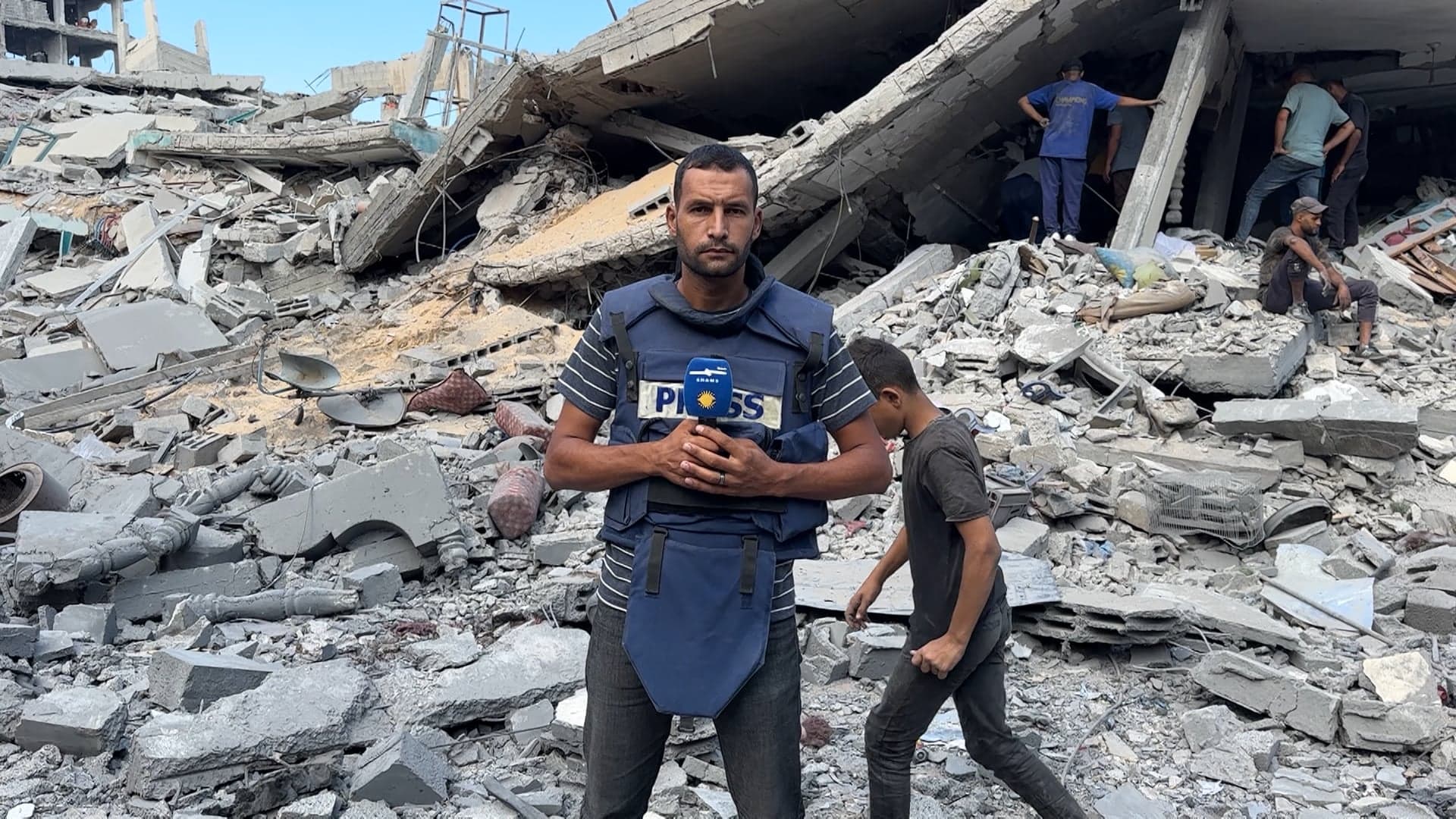 مقتل وإصابة 60 نازحا في قصف إسرائيلي على غزة