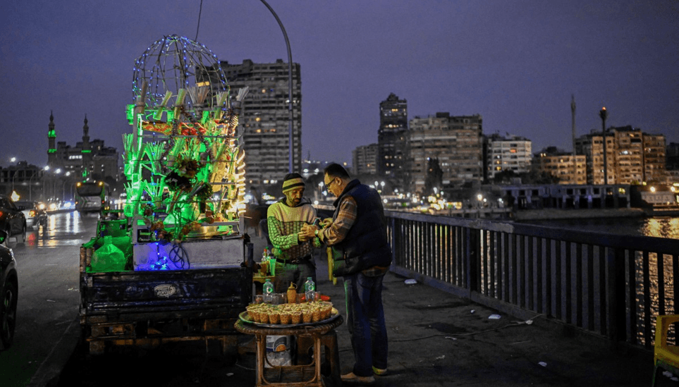 القاهرة.. قيود الطاقة تفرض إيقاعا جديدا بقرارات الإغلاق المبكر