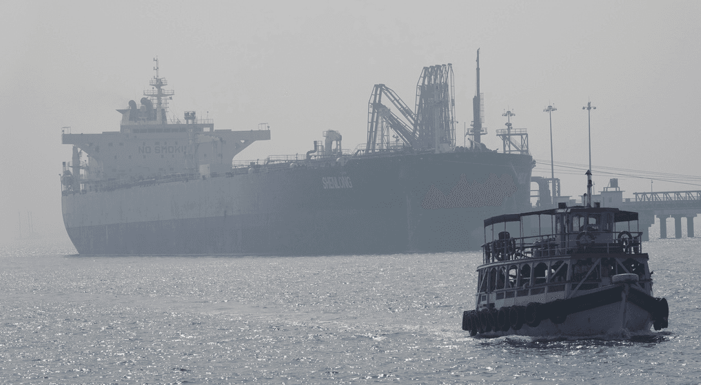 طهران تسمح بعبور ناقلات النفط الماليزية عبر مضيق هرمز