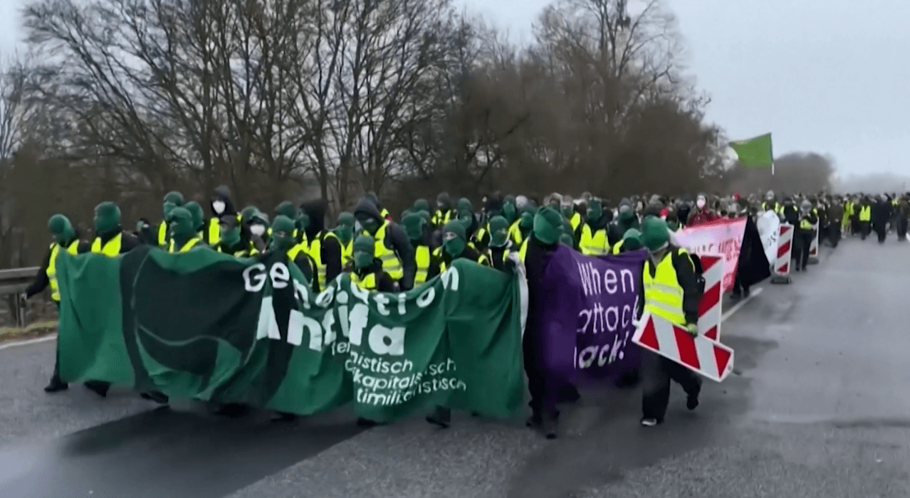 اليمين المتطرف في ألمانيا يسعى لتجريم حركات اليسار المتطرف