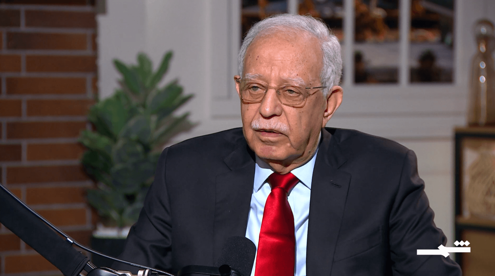 بودكاست شمس | فخري كريم.. شاهدٌ على تحوّلات العراق من المعتقلات إلى منابر الإعلام