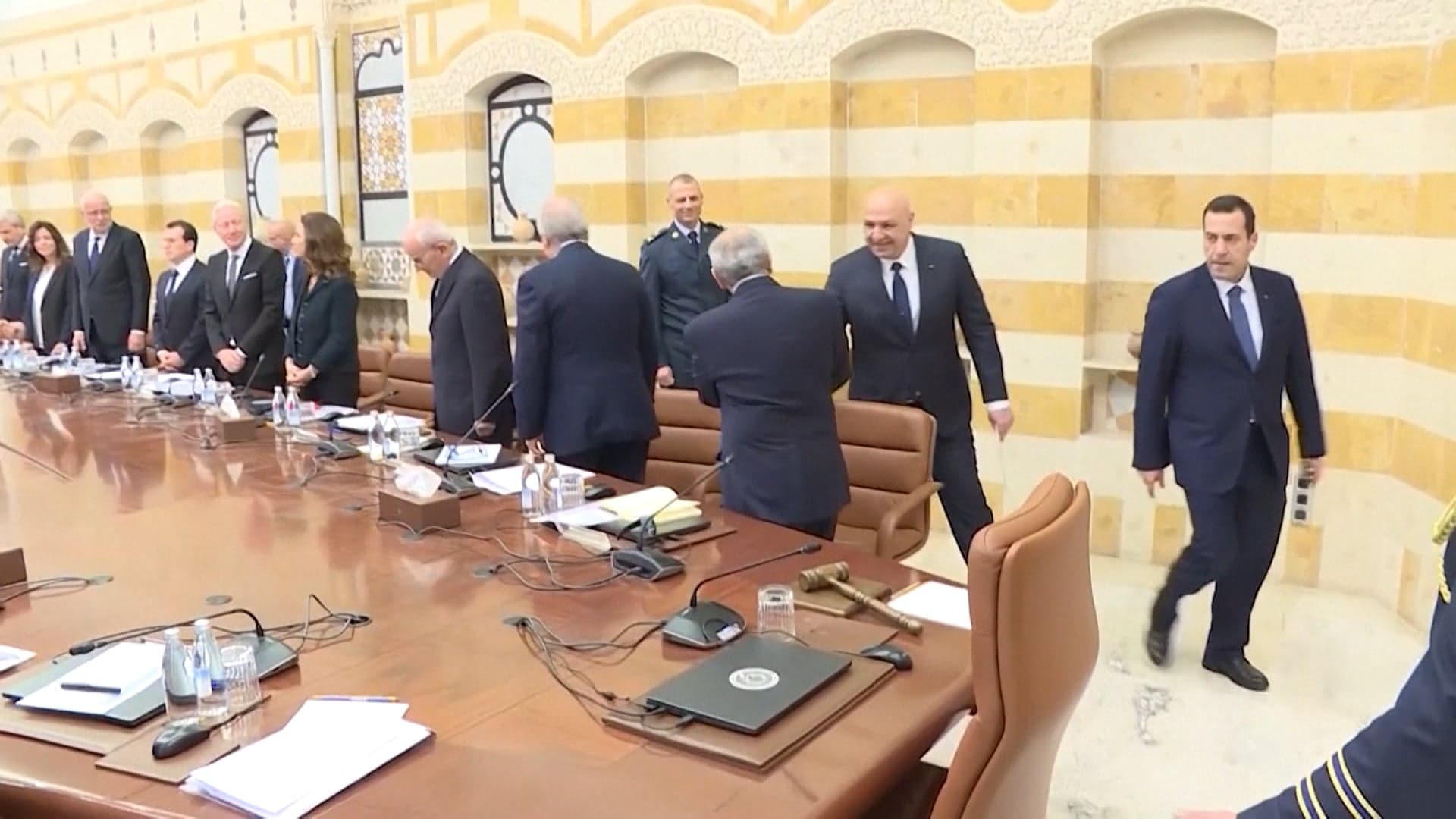 لبنان أمام اختبار حصرية السلاح وحزب الله يشترط انسحاب إسرائيل 