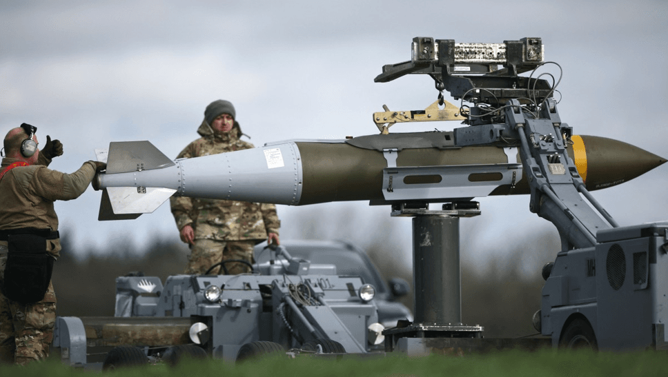 الجيش الأميركي يدمر منصات صواريخ إيرانية في مضيق هرمز بقنابل خارقة للتحصينات