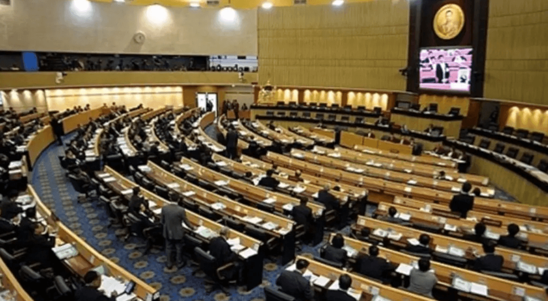 تايلاند تحدد 8 فبراير موعدا لإجراء انتخابات برلمانية