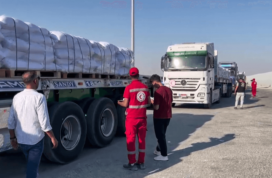 بدء دخول قوافل مساعدات عبر معبر رفح إلى قطاع غزة