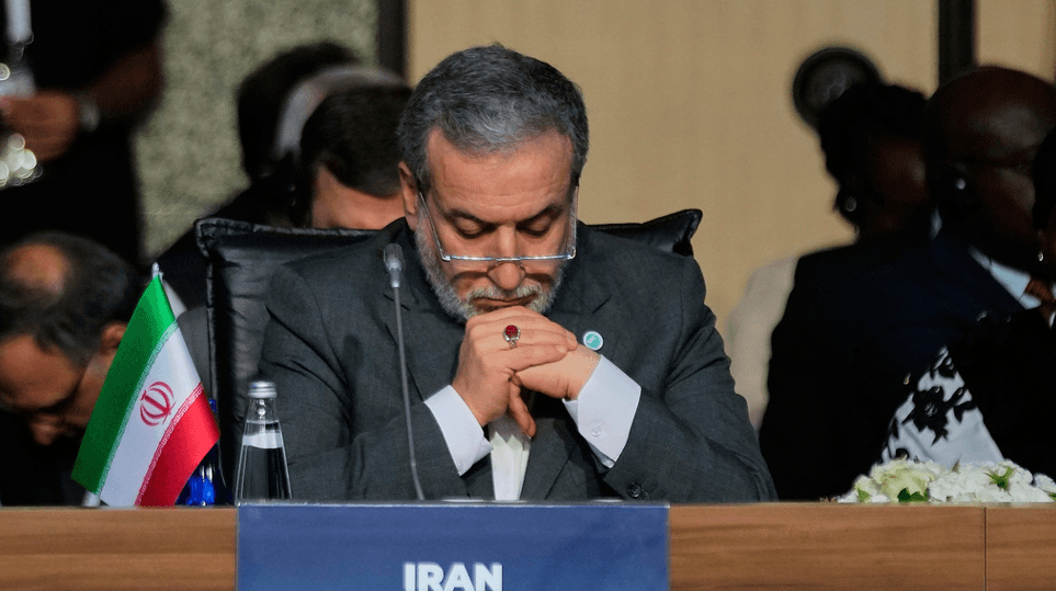 عراقجي يتوعد إسرائيل بـ "ثمن باهظ" بعد استهداف مواقع نووية إيرانية