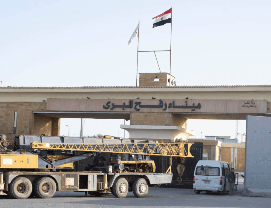 إسرائيل تعلن فتح معبر رفح بشكل محدود لعبور سكان قطاع غزة