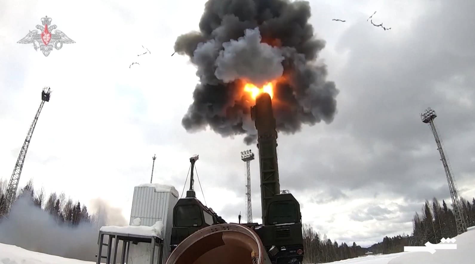 ترامب يهدد بإشعال سباق نووي جديد