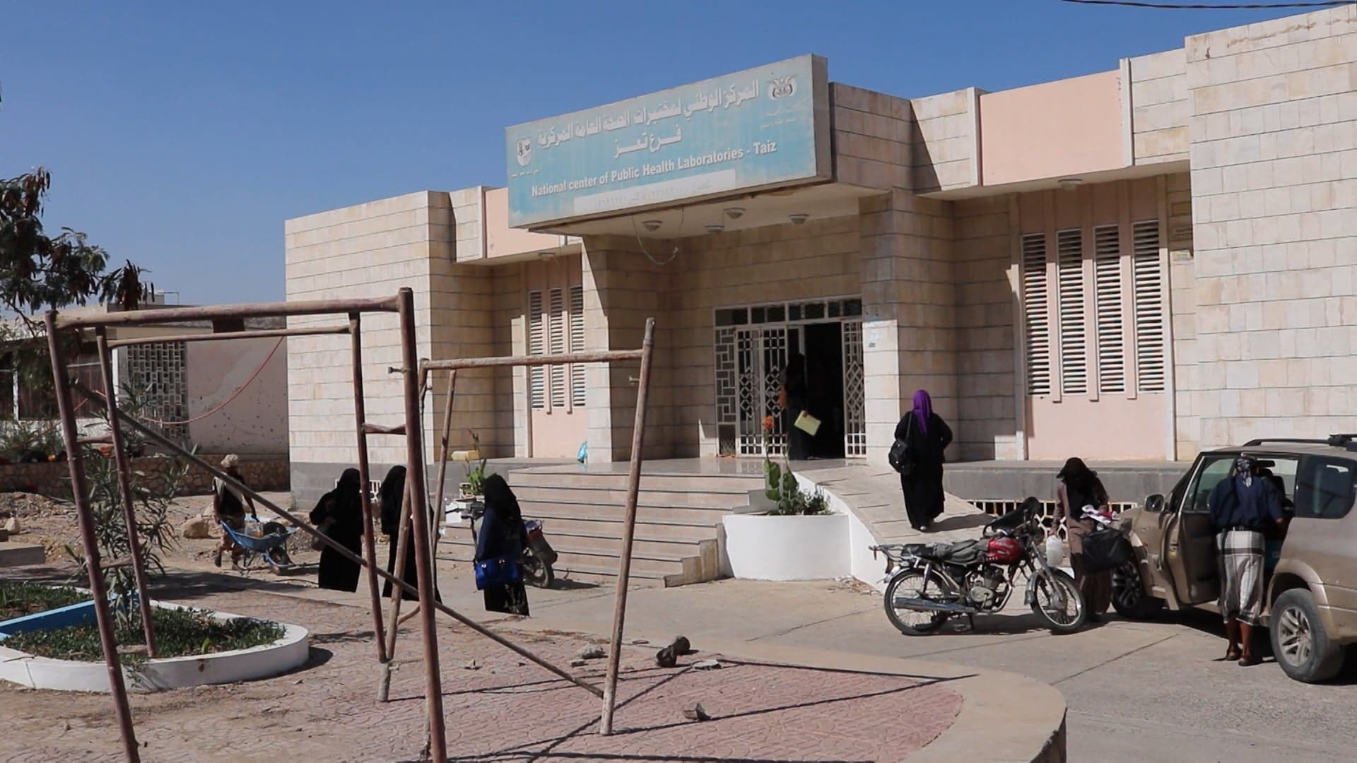 نقص حاد يهدد الرعاية الصحية في اليمن