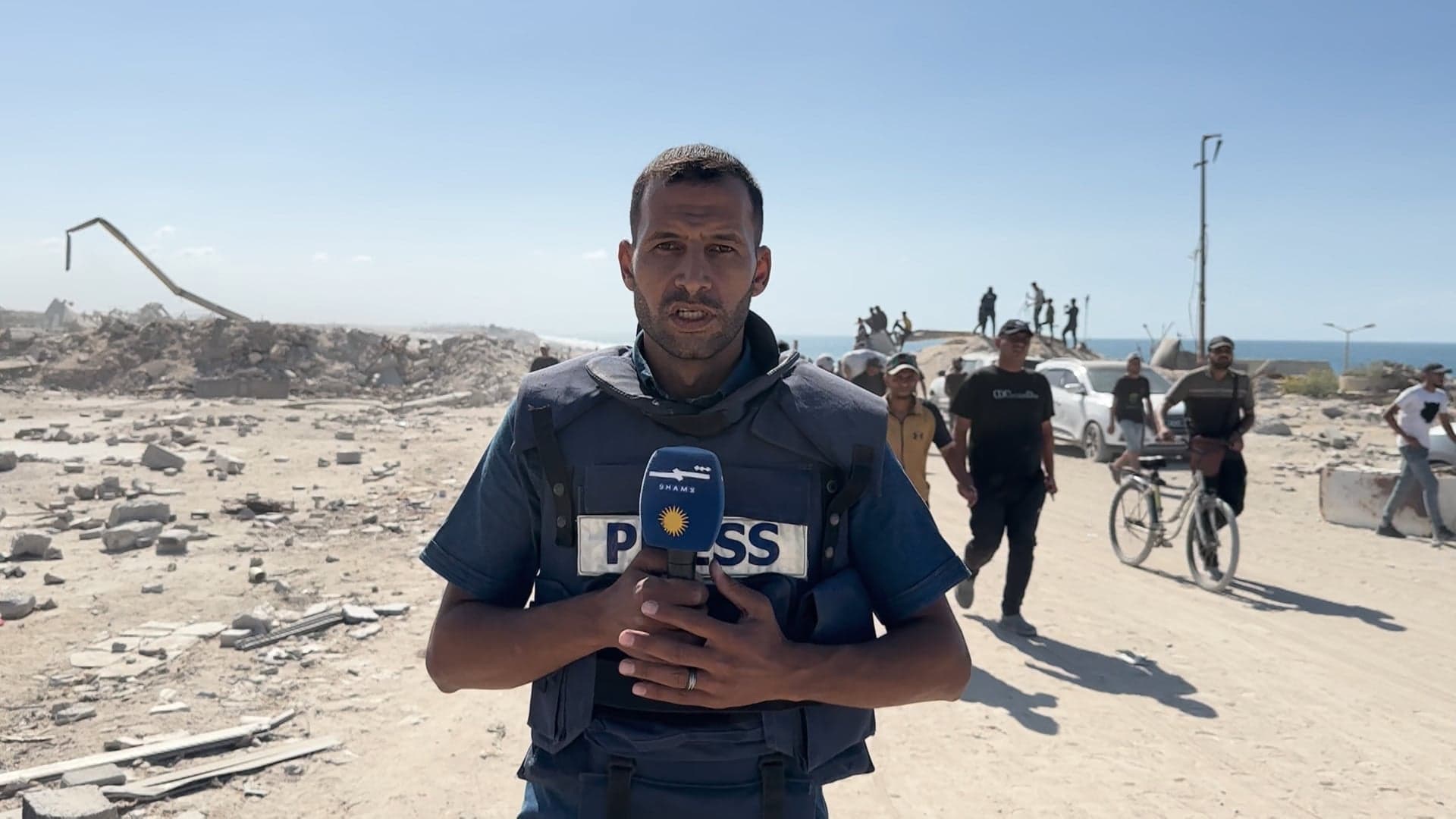 آلاف النازحين يعودون إلى غزة مع بدء وقف إطلاق النار