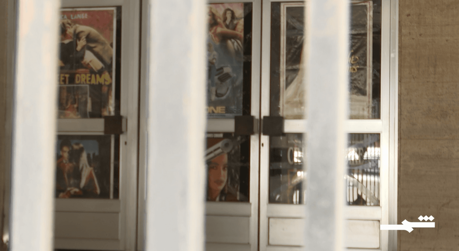 أيقونة الفن السابع في بغداد معروضة للبيع 