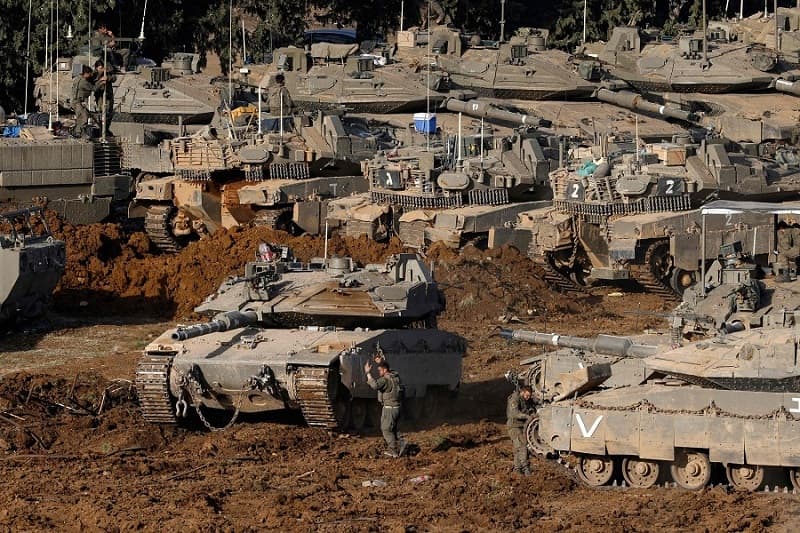 موقع ذا أتلانتيك عن مصادر: واشنطن تدرس سيناريوهين لعملية برية داخل إيران