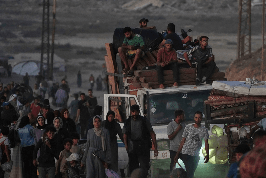 توسع الهجوم الإسرائيلي يزيد النزوح في غزة