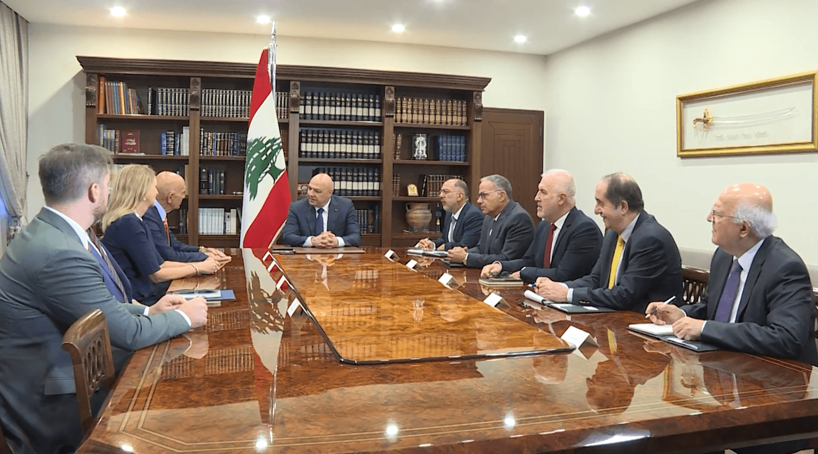 لبنان أمام الاختبار.. سلاح حزب الله على طاولة التفاوض