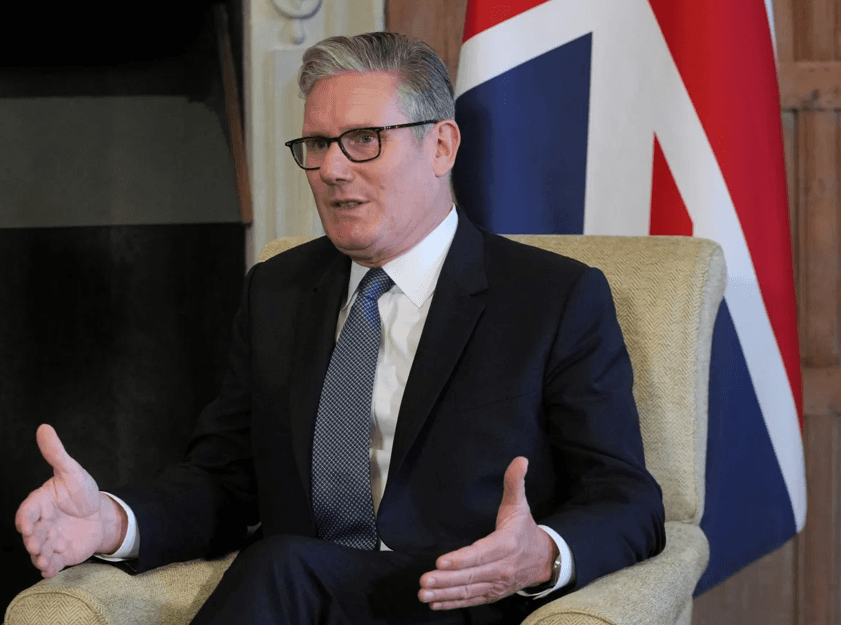 ستارمر: بريطانيا تنظم هذا الأسبوع اجتماعا يضم نحو 30 بلدا بشأن أمن مضيق هرمز