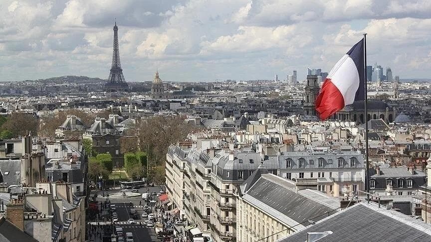 فرنسا تدعو إيران للدخول فورا في مفاوضات بشأن برامجها النووية والباليستية