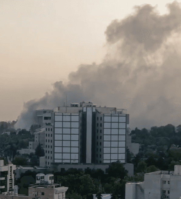 ضربة إسرائيلية تستهدف مقر الإذاعة والتلفزيون الإيراني في طهران