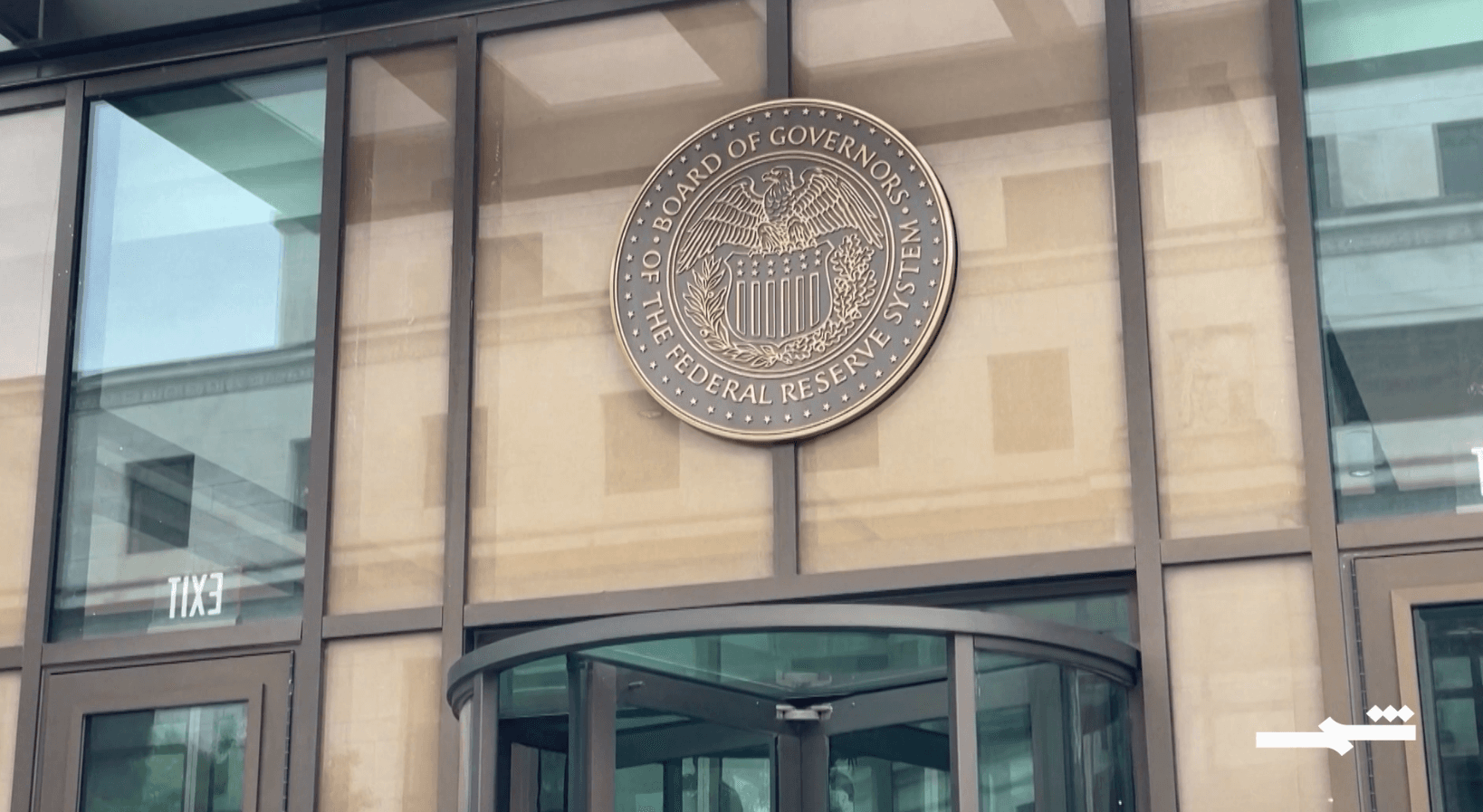 الفيدرالي الأميركي يخفض الفائدة وسط تضارب اقتصادي وضغط سياسي