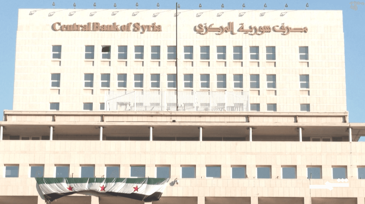 بعد عام على سقوط النظام.. كيف يعيش السوريون واقعهم الاقتصادي؟