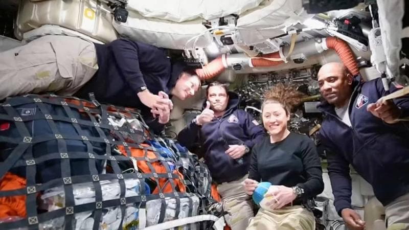 من الماكروني بالجبن إلى كوكتيل الروبيان.. رواد "أرتميس 2" يتحدثون عن الطعام في الفضاء