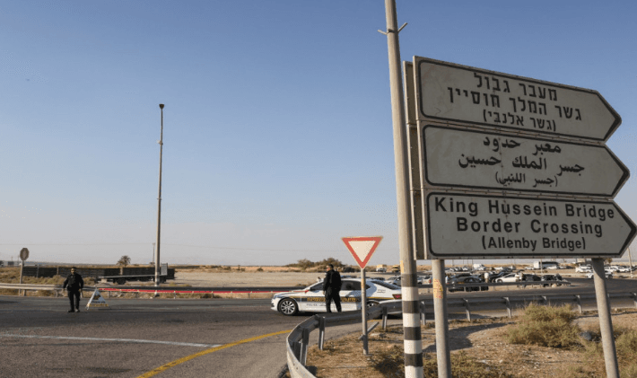 إسرائيل تعلن إعادة فتح معبر اللنبي لنقل البضائع والمساعدات إلى غزة