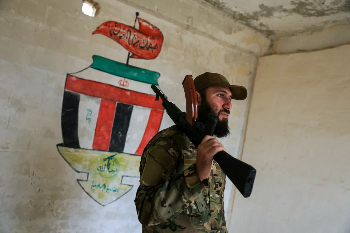 أ ف ب: إيران سحبت قواتها وبعثتها قبل سقوط دمشق بيومين