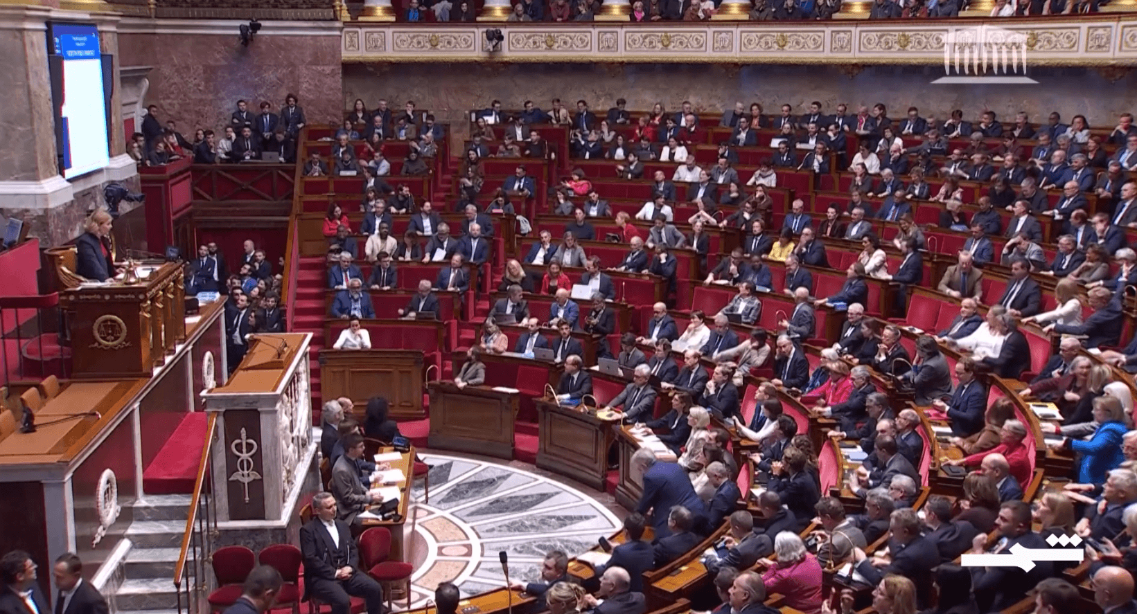 البرلمان الفرنسي يقر موازنة الضمان وسط جدل سياسي واسع