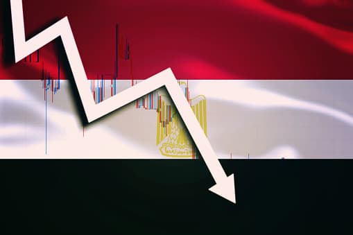 تراجع حاد في أداء القطاع الخاص غير النفطي بمصر وسط ضغوط الحرب والتكاليف