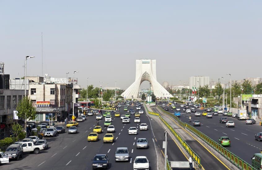 إغلاق مؤسسات عامة في إيران... السبب؟