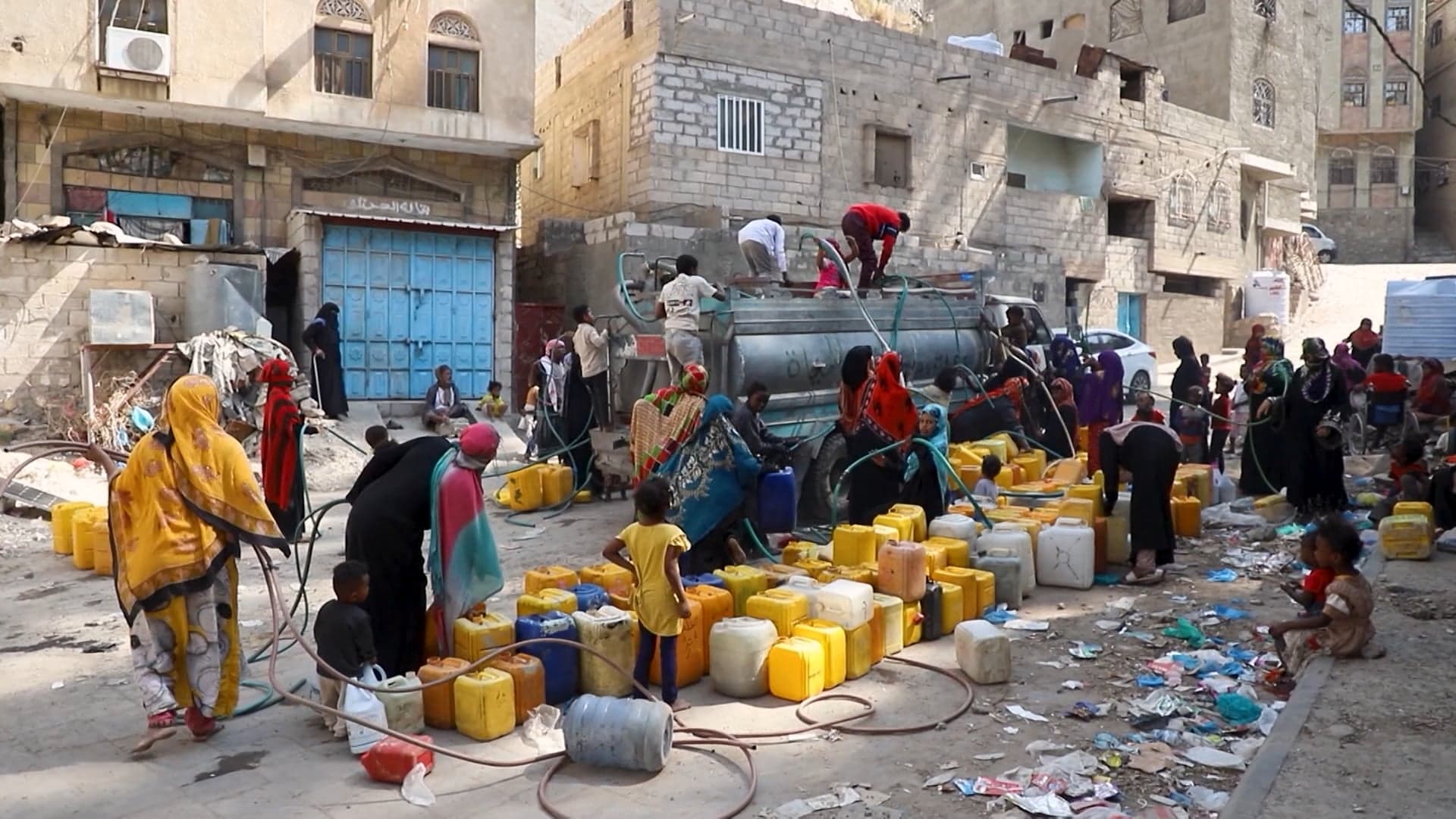 العطش يخنق تعز اليمنية وسط أزمة حادة في المياه