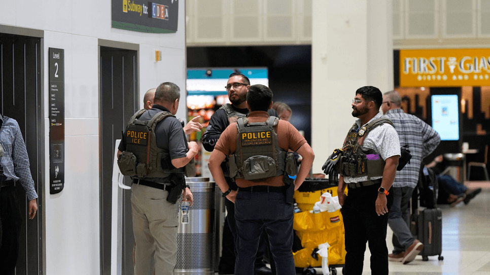 تمهيدا لترحيلهما.. واشنطن توقف قريبتين لقاسم سليماني