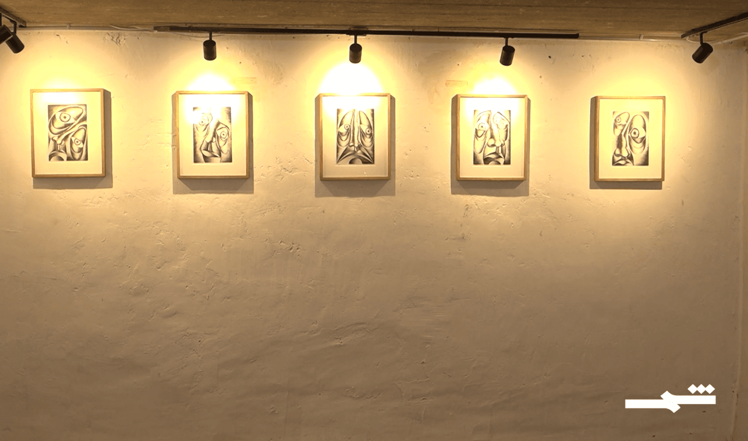 شاب لبناني يوثق أزمات بلاده بلوحات فنية من يومياته