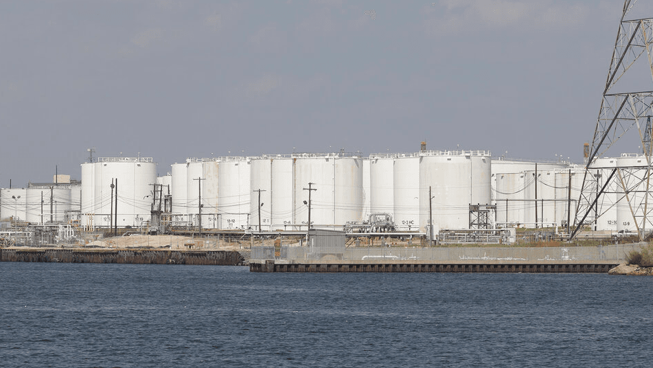 واشنطن تلجأ لاحتياطي النِفط الاستراتيجي للمرة الأولى منذ حرب إيران