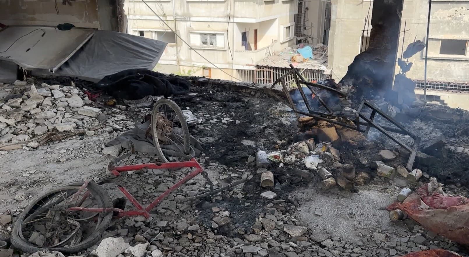 الطائرات الإسرائيلية تستهدف مدرسة في جباليا شمال غزة 