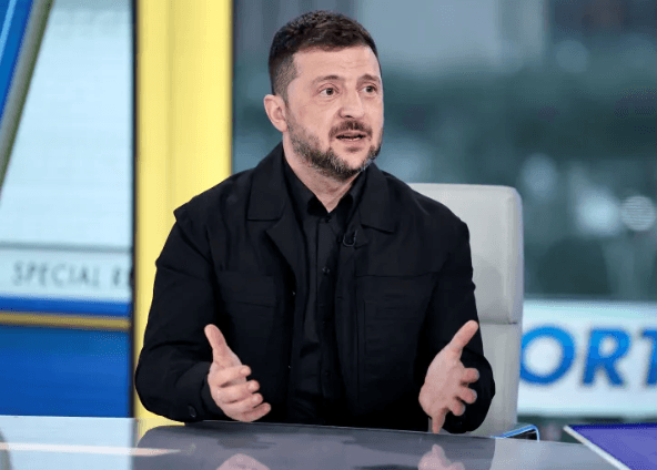 زيلينسكي يعلن عن جولة محادثات ثلاثية مع واشنطن وموسكو في أبوظبي الأربعاء