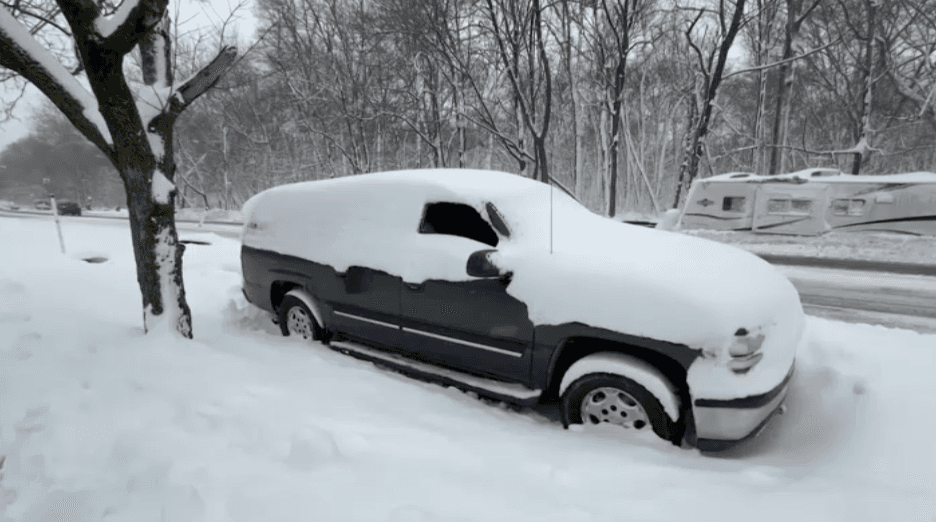 عاصفة ثلجية تشل شمال شرق الولايات المتحدة