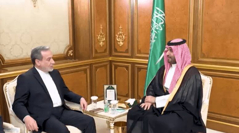 بن سلمان وعراقجي يبحثان العلاقات والتوترات الإقليمية في أول زيارة منذ التصعيد