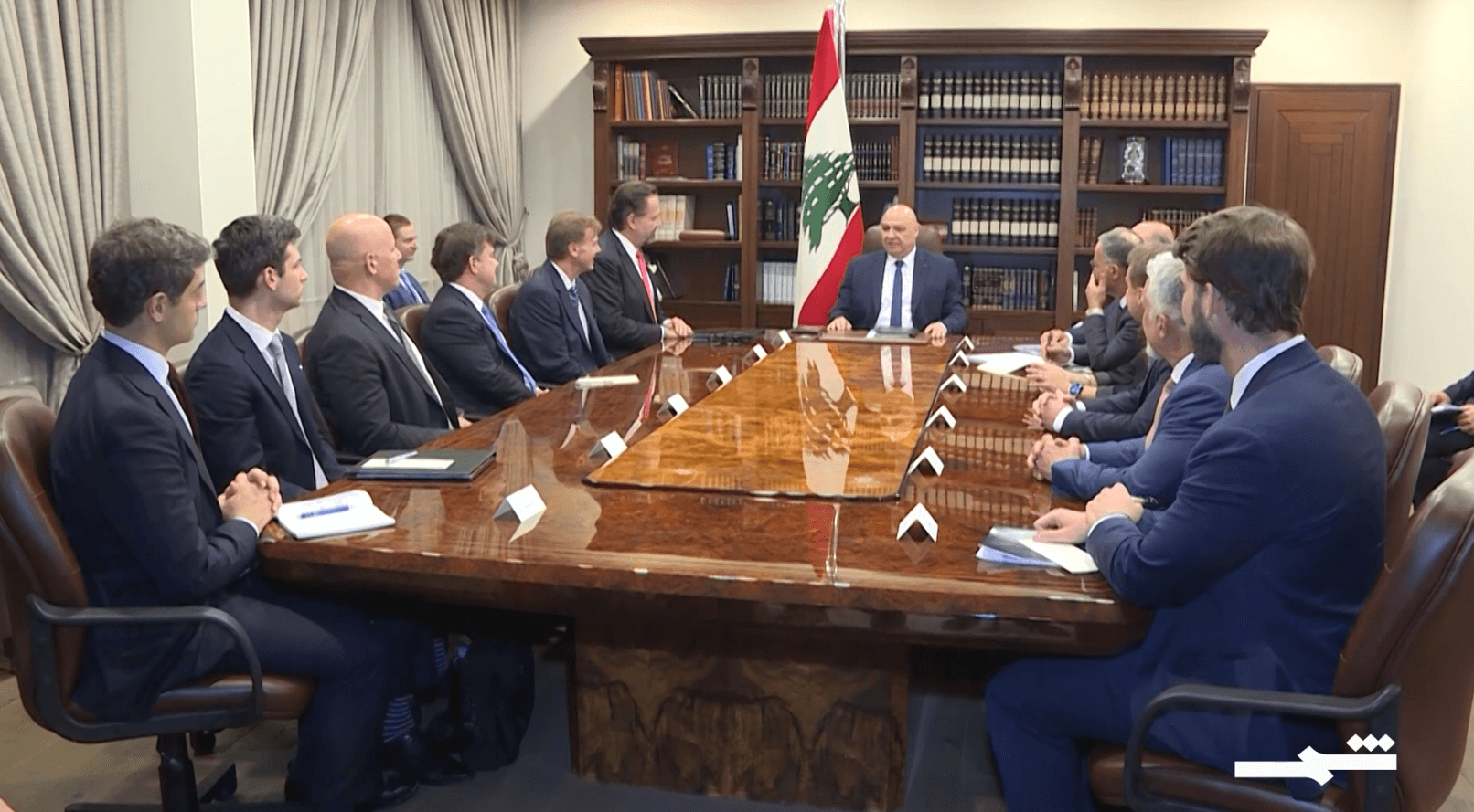 غارات ورسائل.. واشنطن وتل أبيب في سباق الضغط على بيروت