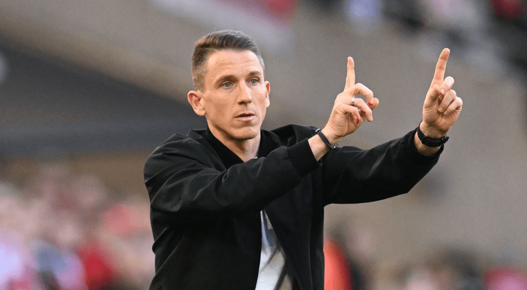 فولفسبورغ يقيل مدربه دانيال باور ويعيد "المنقذ" ديتر هيكينغ