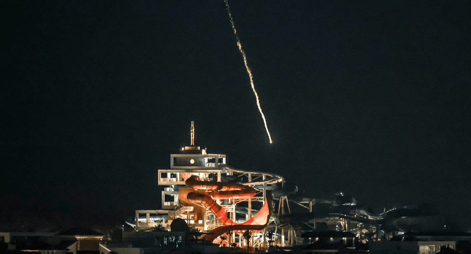 الإمارات تقرر إغلاق سفارتها في طهران وسحب كامل بعثتها