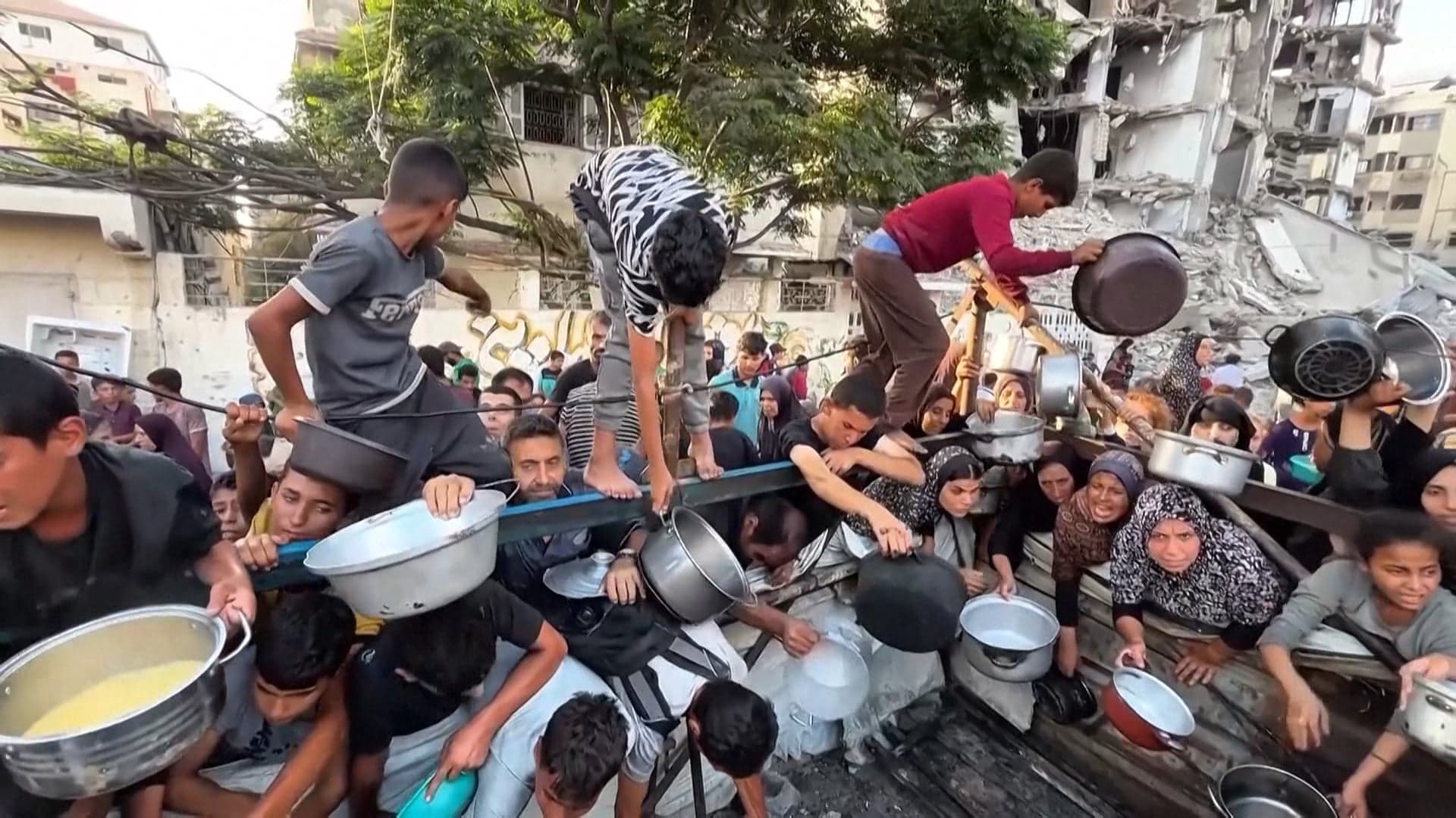 ترامب يعلن قرب صفقة رهائن وحماس تشترط وقفا دائما لإطلاق النار