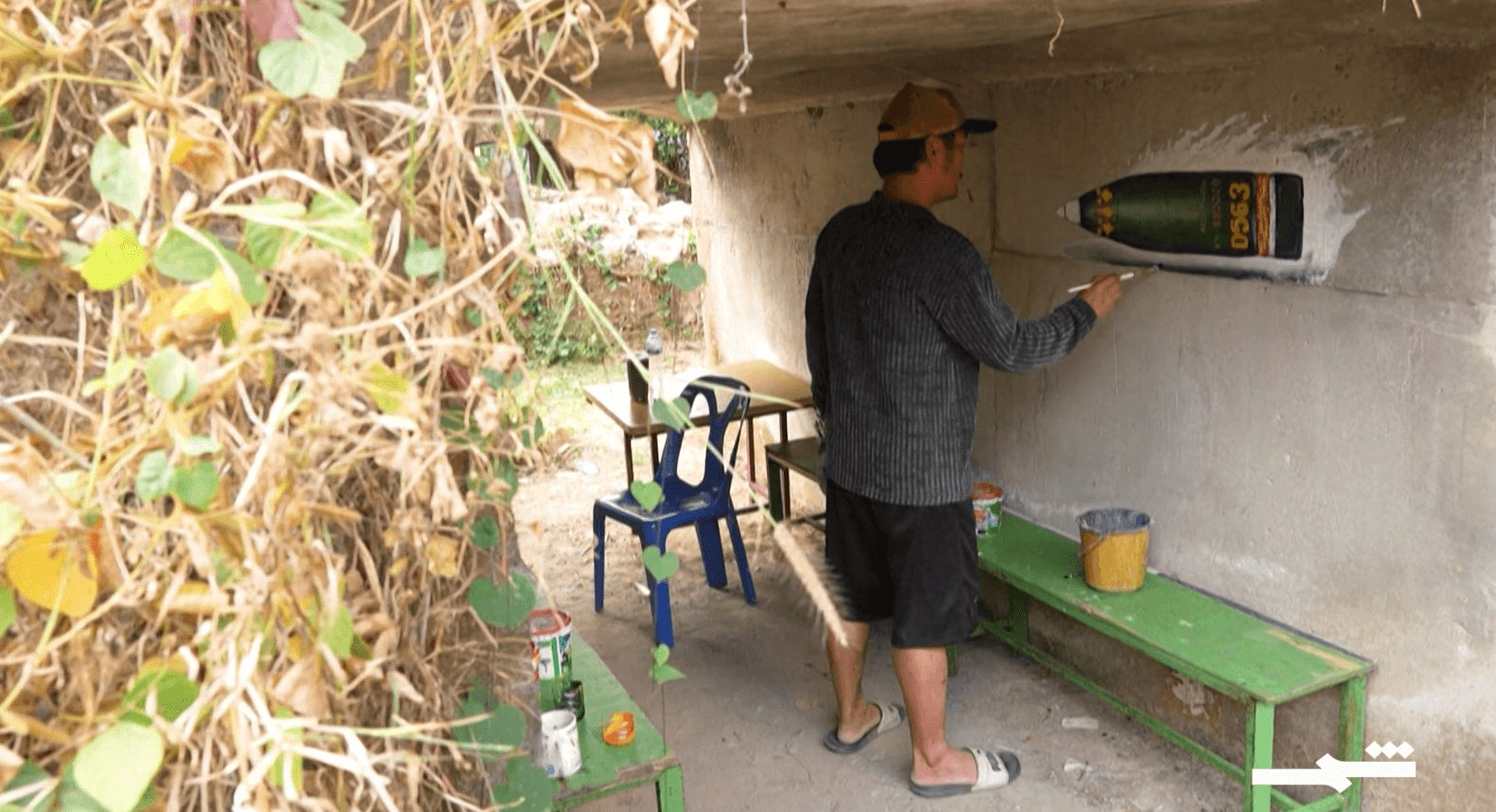 فنان تايلاندي يحول الحرب إلى رسومات داخل الملاجئ