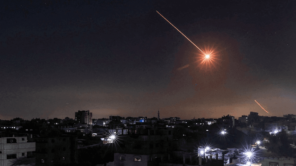 وزراء خارجية الخليج يطالبون إيران بوقف الهجمات.. ويتمسكون بحق الرد