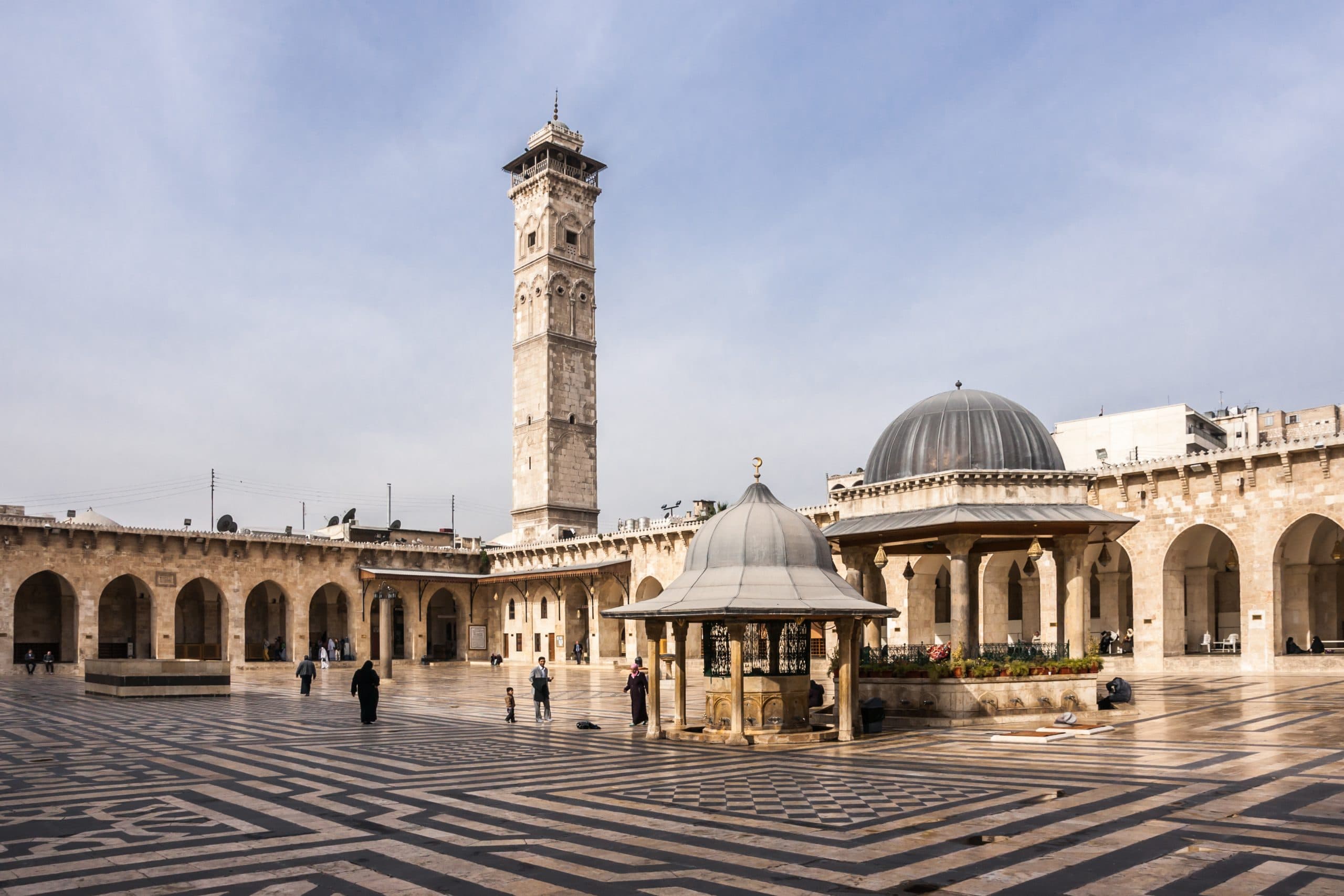 بعد فيديو السيارة داخل حرم الجامع الأموي... الأوقاف السورية توضح