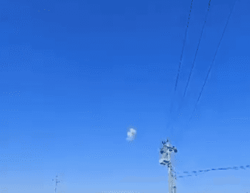 المضادات تتصدى لمسيّرات في سماء أربيل (فيديو)