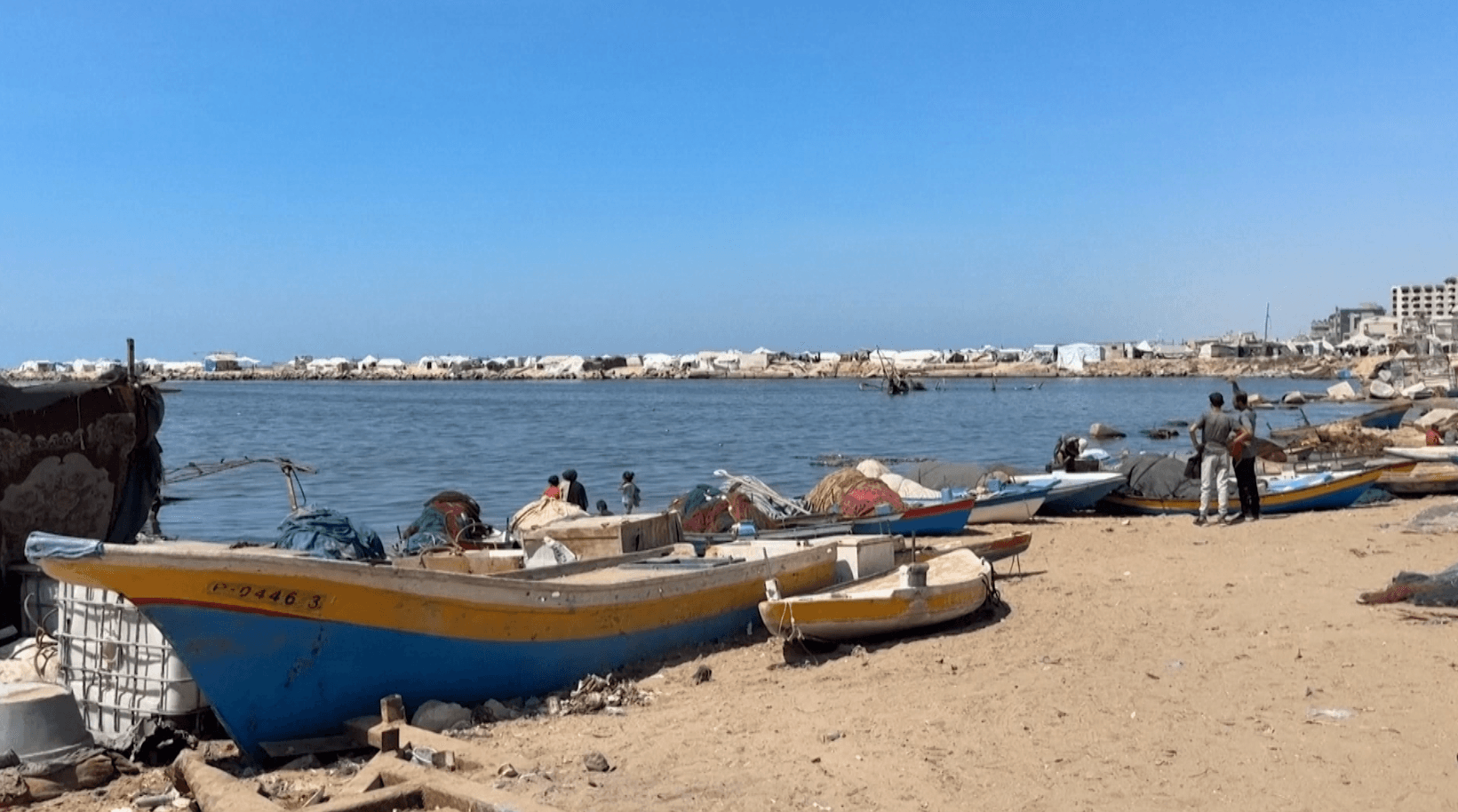 إسرائيل تفرض حظرا شاملا على الصيد في بحر غزة