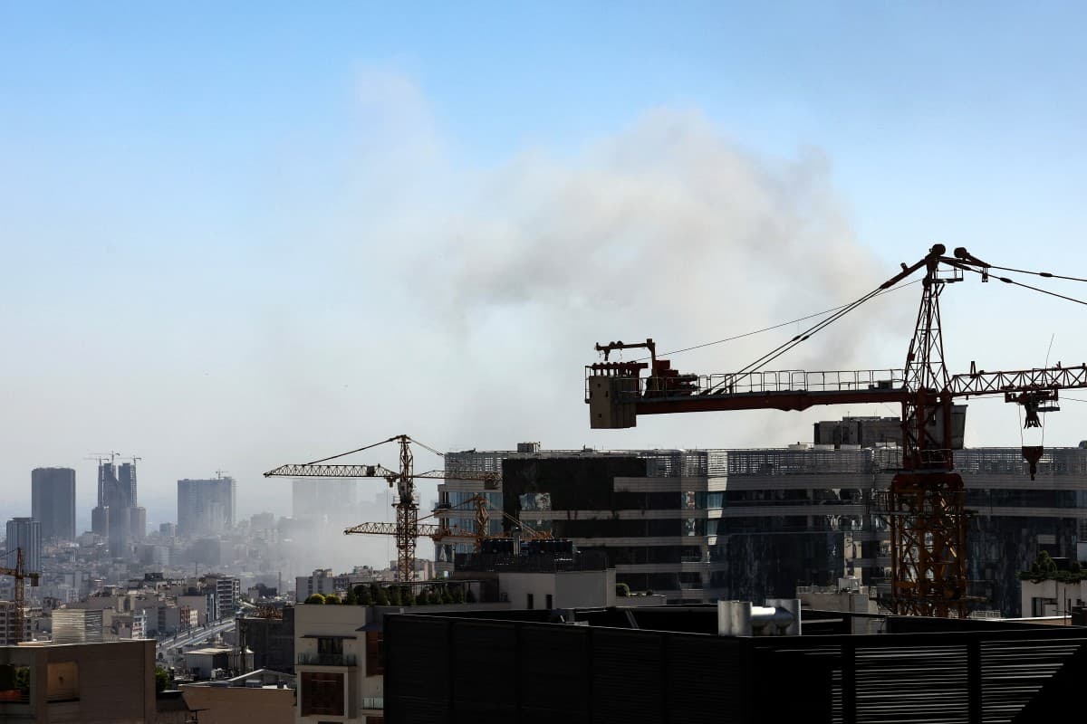 الجيش الإسرائيلي يخفض مستوى الإنذار بعد هجوم صاروخي إيراني