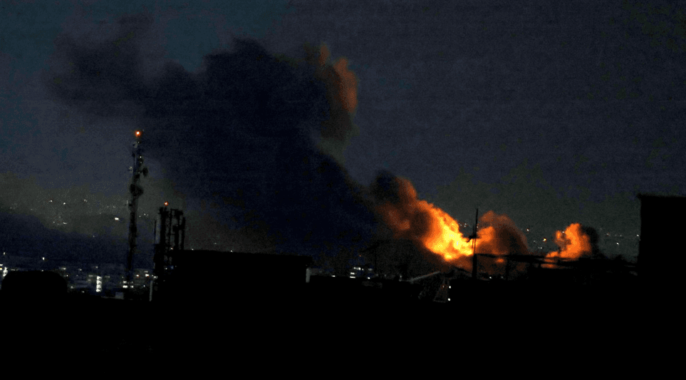 انقطاع الكهرباء شمال إيران والجيش الإسرائيلي يقصف أهدافا في العاصمة