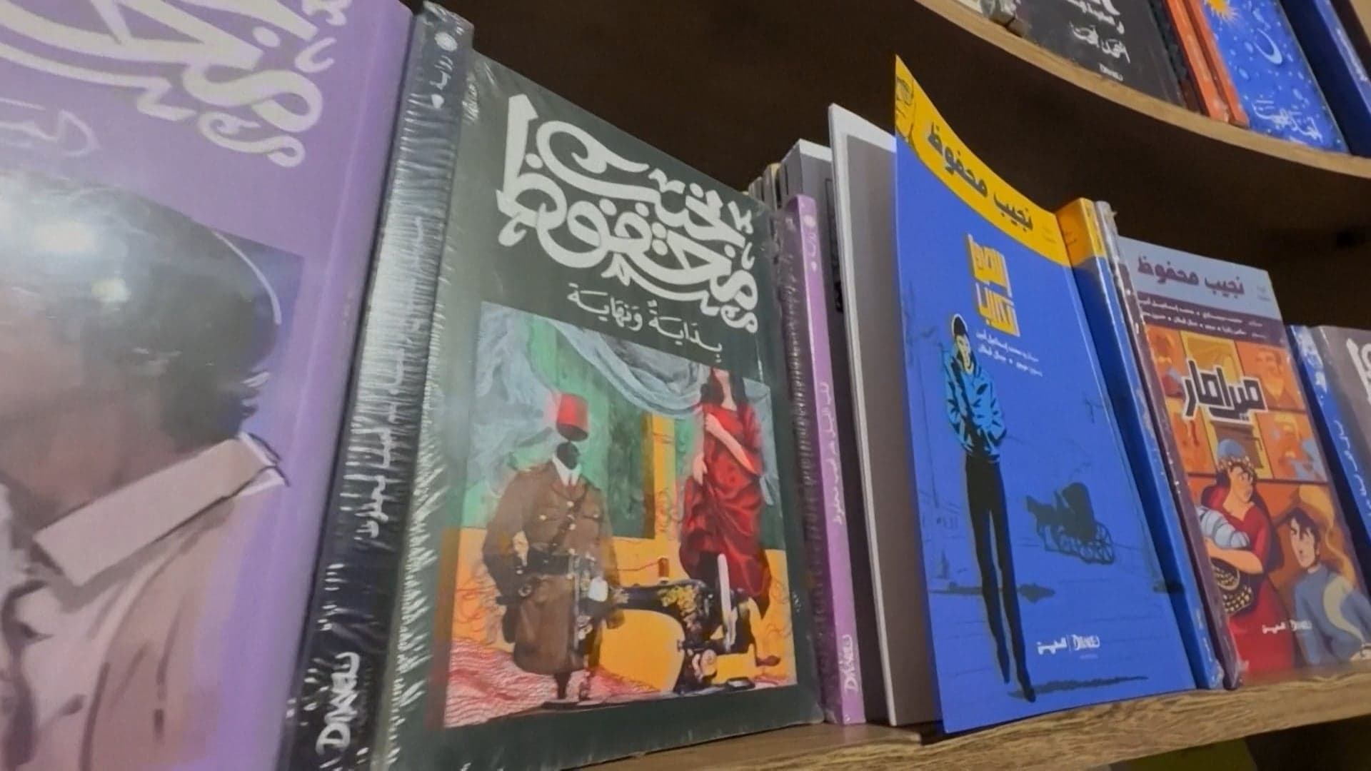 نجيب محفوظ يعود للقراء بأسلوب القصص المصورة