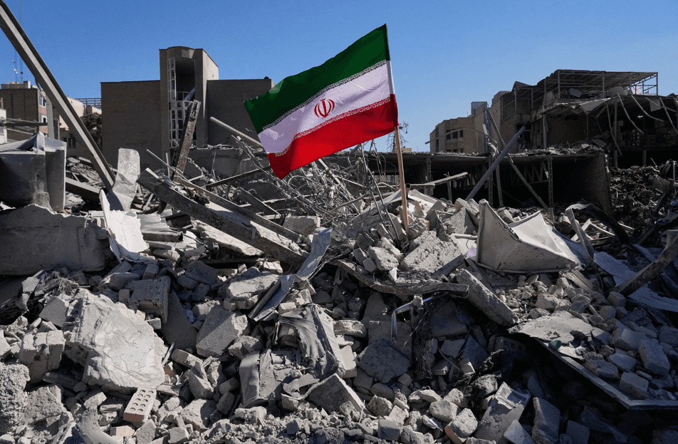 طهران تؤكد رفضها التفاوض مع واشنطن واستعدادها لحرب طويلة